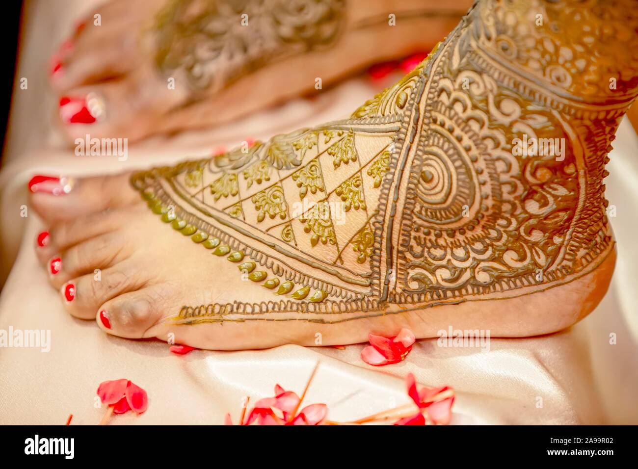 Nahaufnahme des mehendi zu Fuß einer Braut, Mauritius Stockfoto