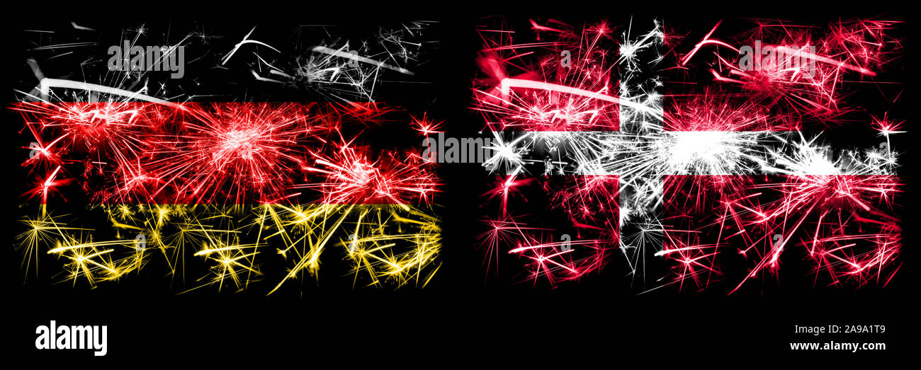 Deutschland, Deutschen vs Dänemark, Dänische neues Jahr Feier reisen funkelnden Feuerwerk flags Konzept Hintergrund. Kombination von zwei abstrakte Staaten Fahnen. Stockfoto