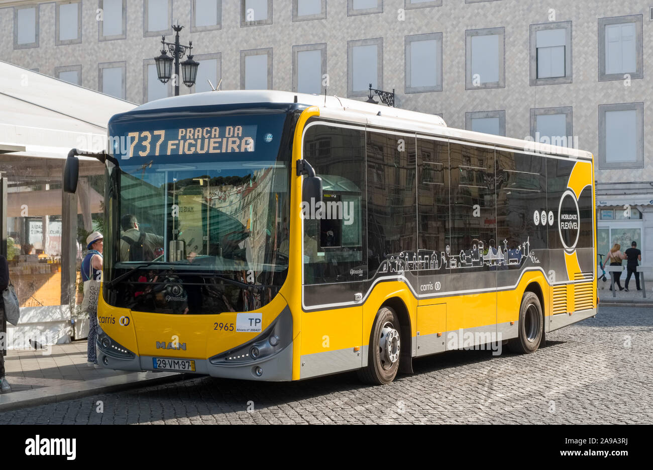 Lissabon, Portugal, - Juni 4, 2019: ein Bus in Lissabon, Portugal. Stockfoto