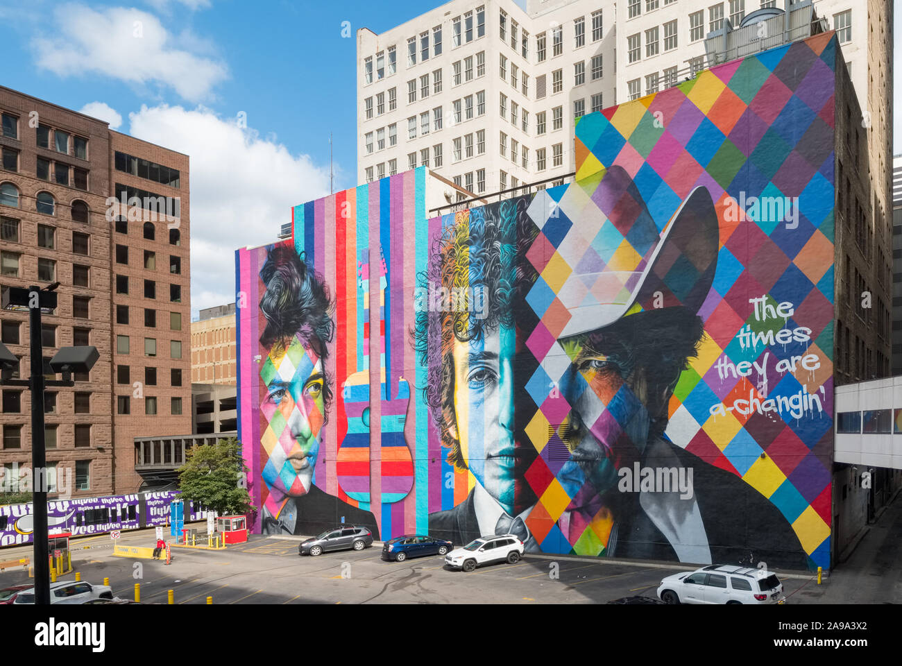 MINNEAPOLIS, Minnesota, - August 8, 2019: Der Bob Dylan Wandgemälde in der Innenstadt von Minneapolis durch Brasilianischen street artist Eduardo Kobra. Stockfoto