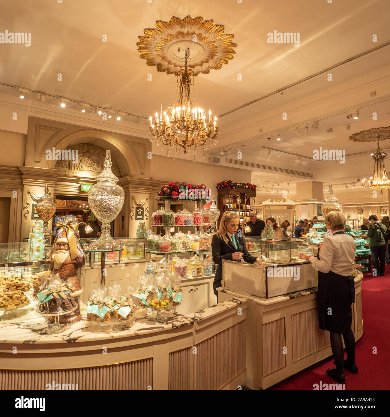 Fortnum & Mason Kaufhaus zu Weihnachten, Piccadilly, London. Stockfoto Fortnum & Mason Kaufhaus zu Weihnachten, Piccadilly, London. Stockfoto