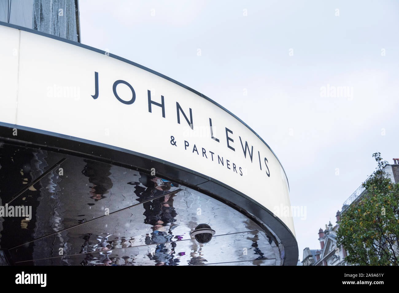 Signage außerhalb der "John Lewis Department Store auf der Oxford Street in London, Großbritannien Stockfoto