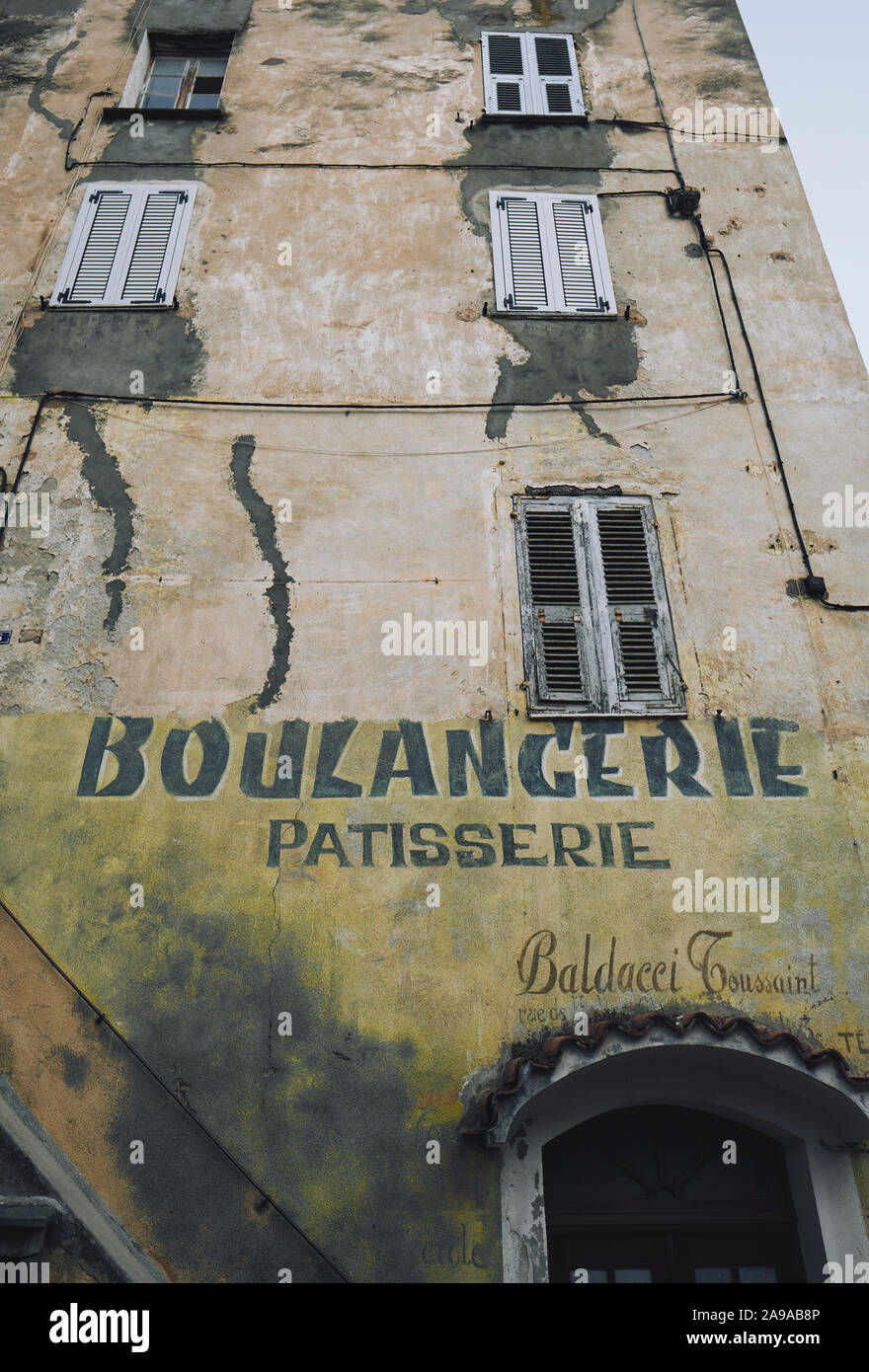 Eine minimale Straße Detail einer Bäckerei Konditorei in der urigen Dorf Corte in Haute-Corse, Korsika Frankreich Europa Stockfoto