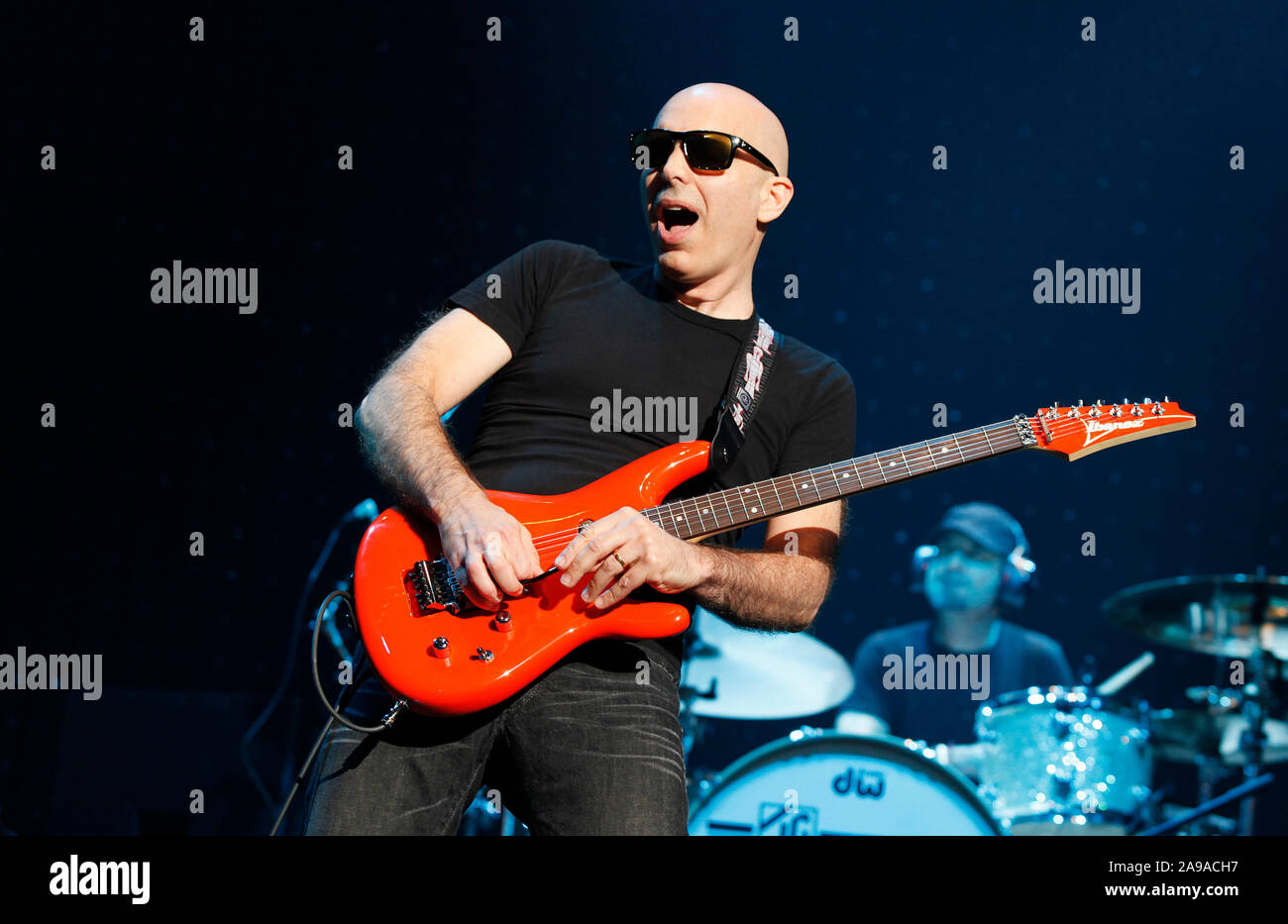 Joe Satriani spielt Colston Hall in Bristol im Rahmen seiner World Tour. 18. September 2010. Stockfoto