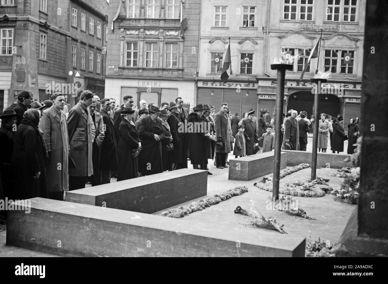 Originale Bildunterschrift: Das Grab des Unbekannten Soldaten im Rathaus in Prag hat von den Tschechen verehrt worden seit den Tagen der Besetzung und richl Stockfoto