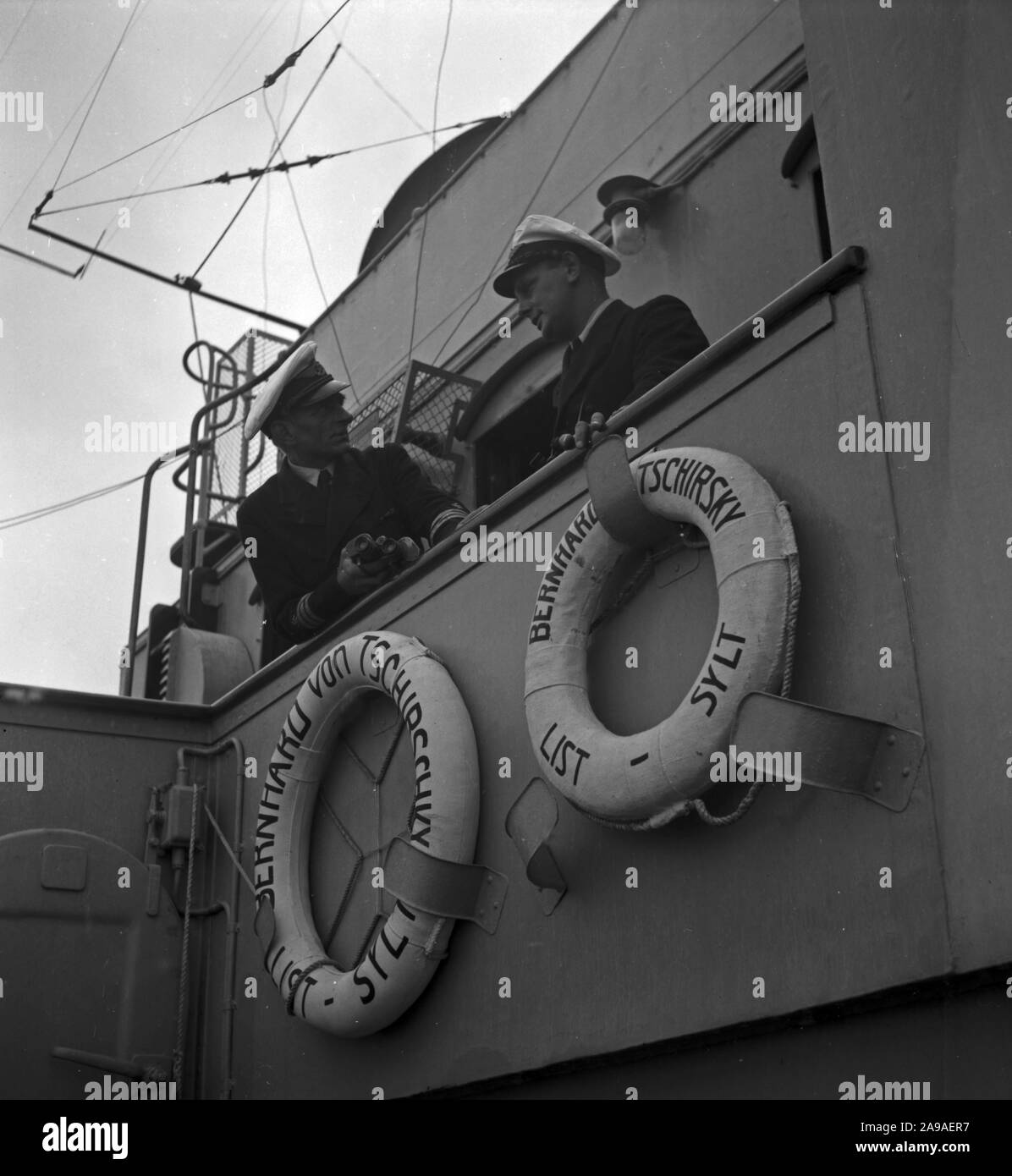 Crew der Flight Control ship" Bernhard von Tschirschky' der Deutschen Wehrmacht Luftwaffe, Deutschland 1930. Stockfoto