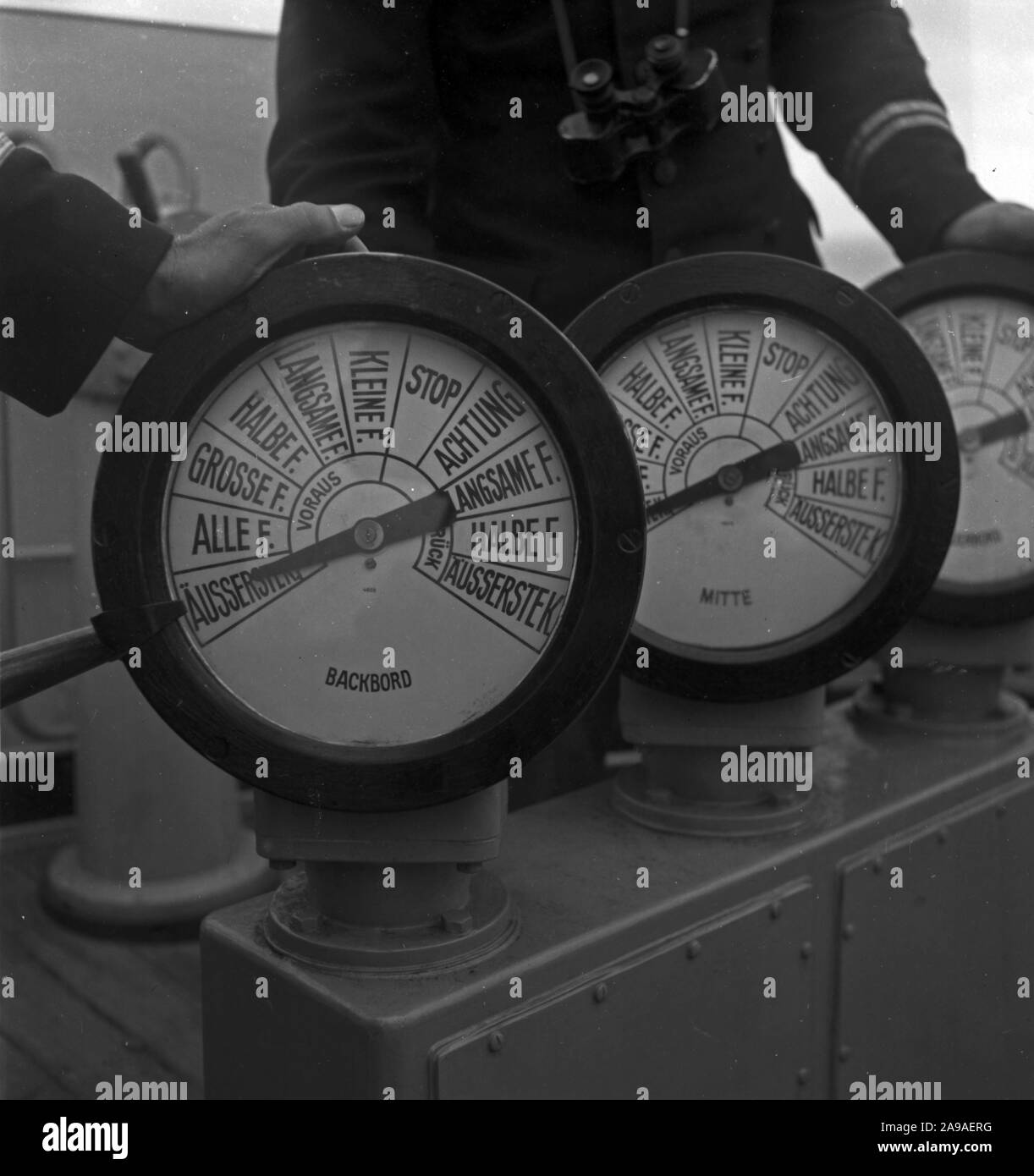 Crew der Flight Control ship" Bernhard von Tschirschky' der Deutschen Wehrmacht Luftwaffe, Deutschland 1930. Stockfoto