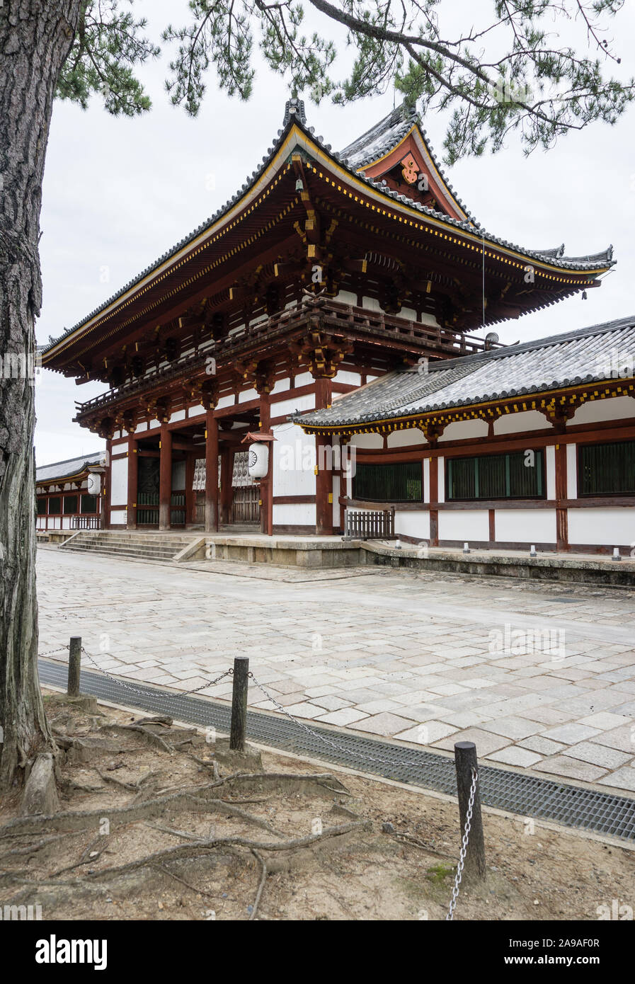 Das Haupttor des Todaiji Tempels in Nara, Japan an einem ruhigen Nachmittag Stockfoto