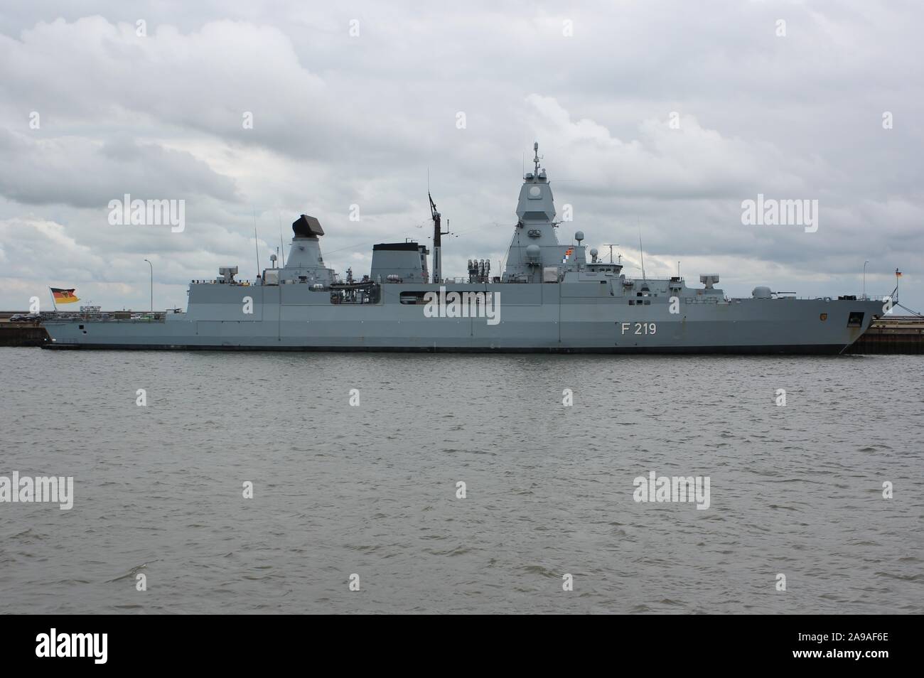 Deutsche Fregatte F 219 SACHSEN günstig in Wilhelmshaven ...
