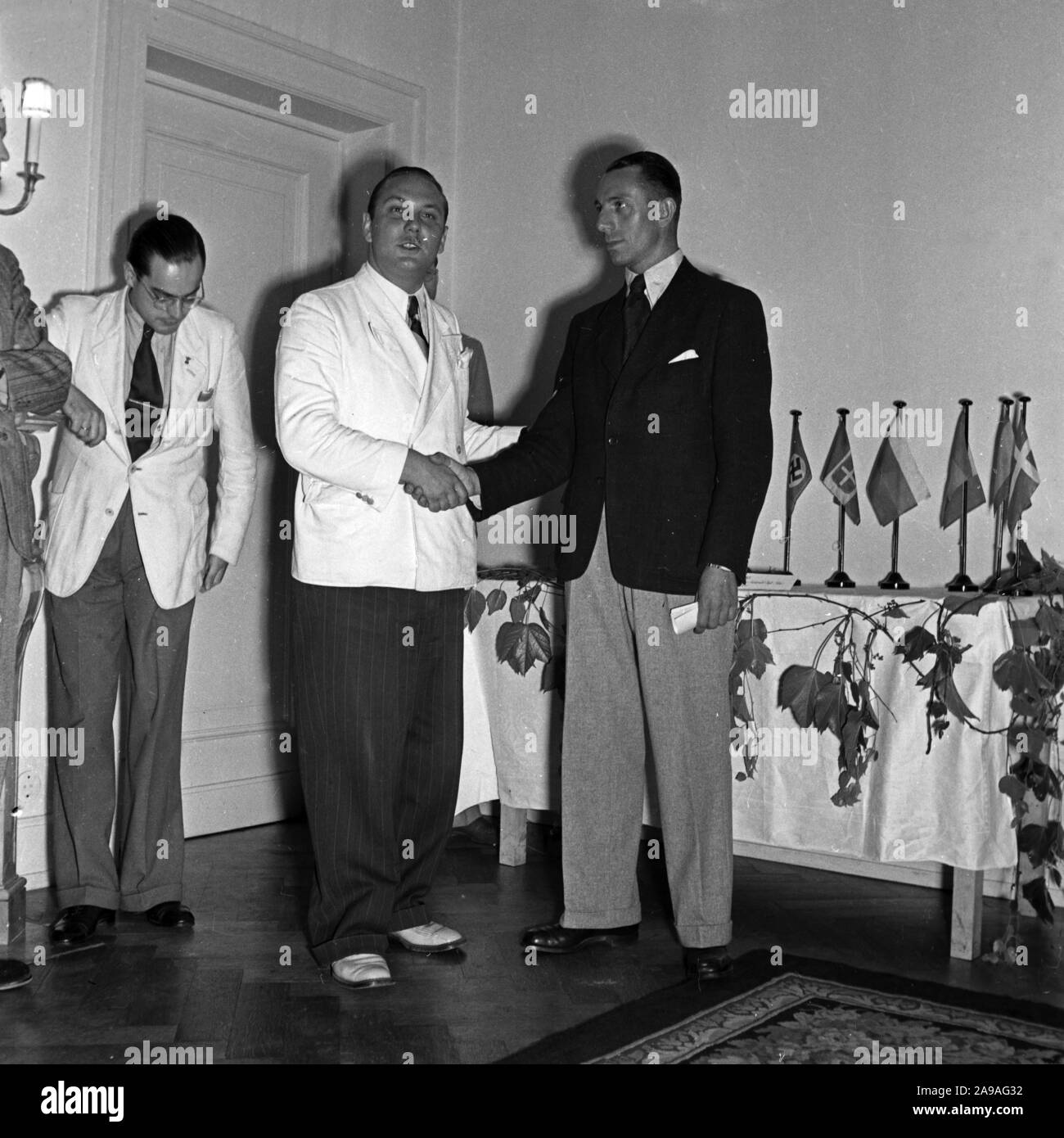 Preisverleihung am letzten Tag der Tischtennis Turnier an die ausländische Presse Club des Auswärtigen Amtes in Berlin, Deutschland 1940 Stockfoto
