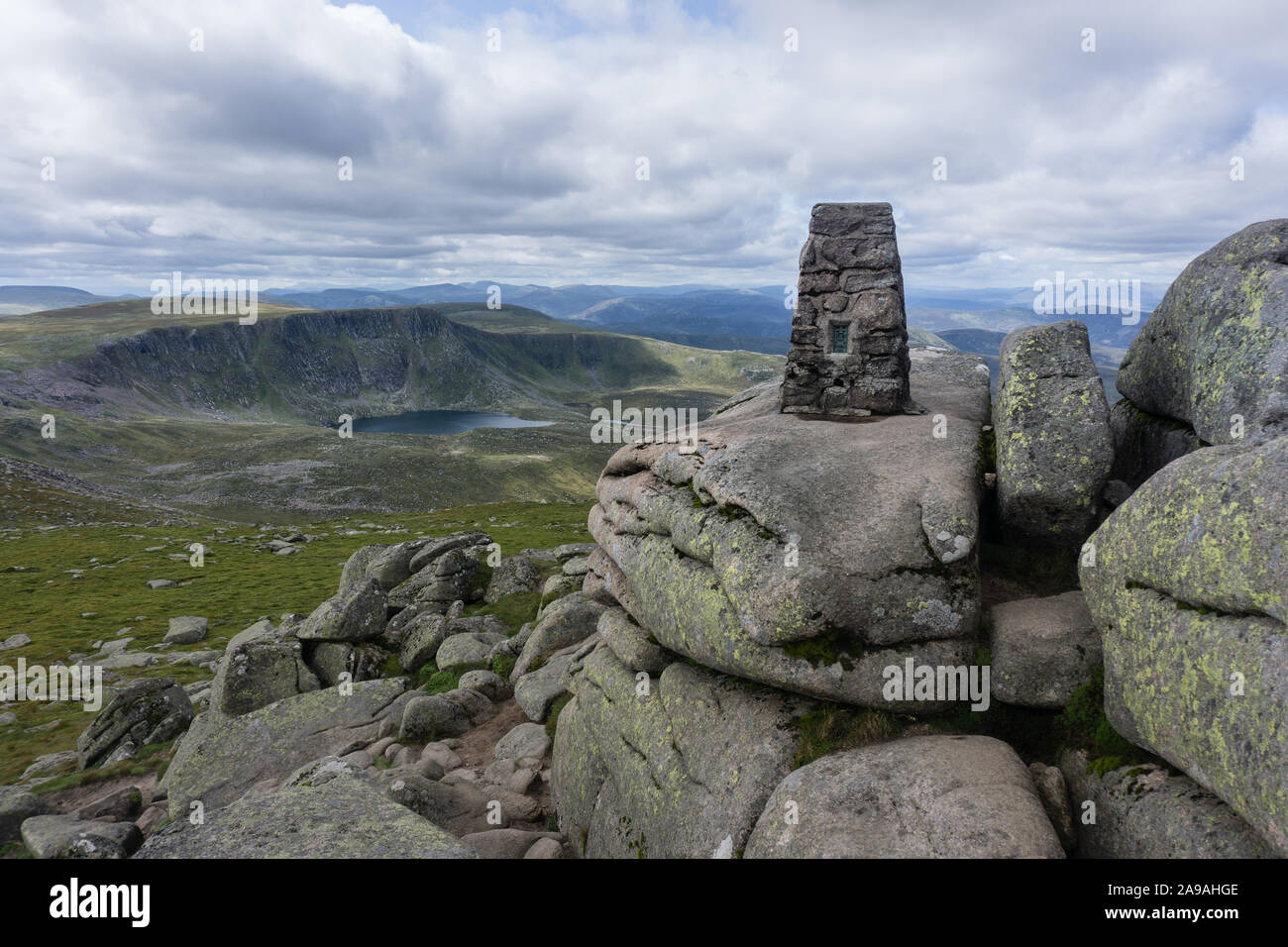 Blick auf den Gipfel von Lochnagar, einem Munro in Aberdeenshire, Schottland. Stockfoto