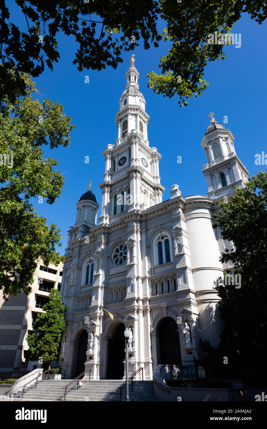 Die Römisch-katholische Kathedrale des Heiligen Sakraments, Sacramento, Kalifornien, Vereinigte Staaten von Amerika. USA Stockfoto