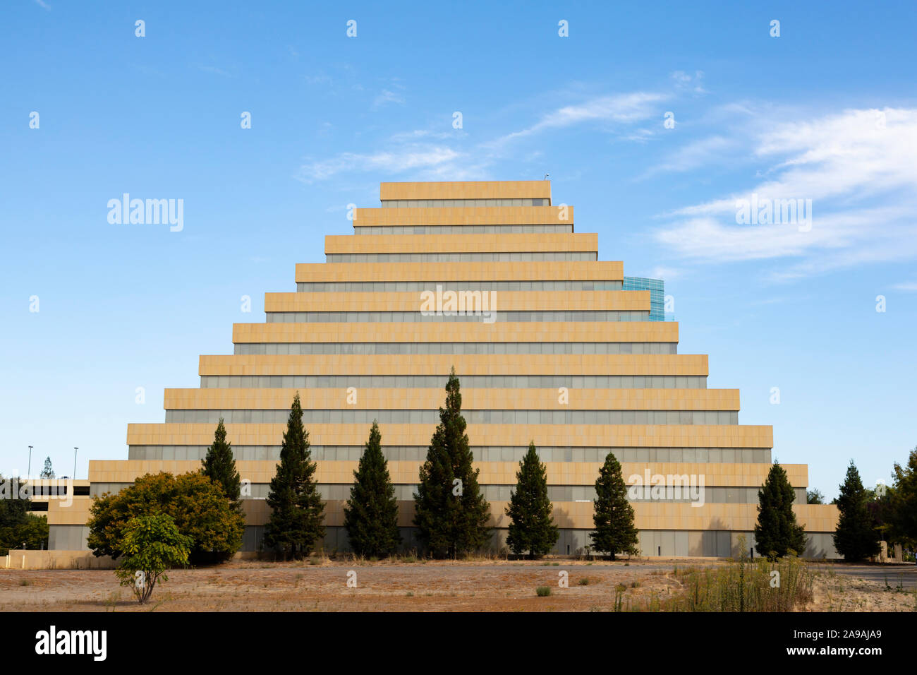 Die zikkurat, HQ der Kalifornien Abteilung der allgemeinen Dienste, West Sacramento, Kalifornien, Vereinigte Staaten von Amerika. USA Stockfoto