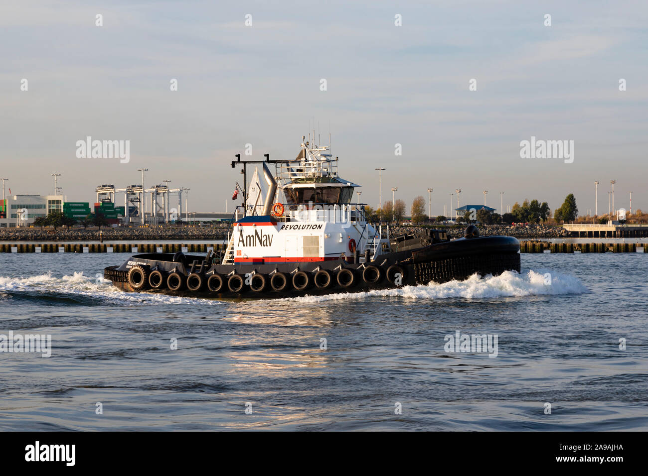 Dolphin Klasse Traktor Schlepper "Revolution" der AmNAV Maritime Services von Oakland, Kalifornien, Vereinigte Staaten von Amerika. USA Stockfoto