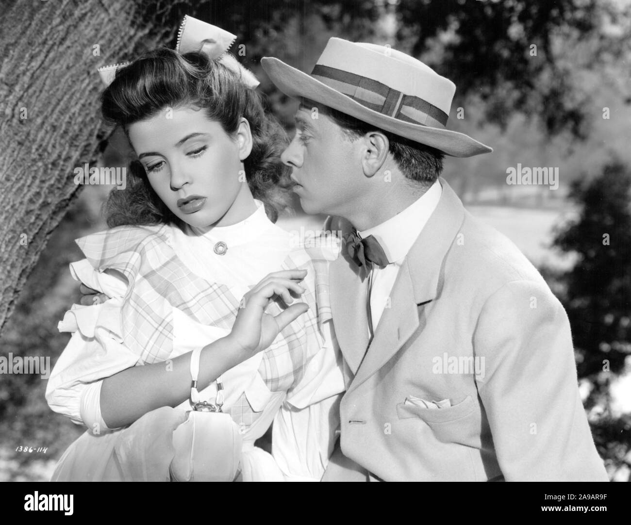 MICKEY ROONEY und GLORIA DEHAVEN in SOMMERURLAUB (1948), unter der Regie von ROUBEN MAMOULIAN. Credit: MGM /Album Stockfoto