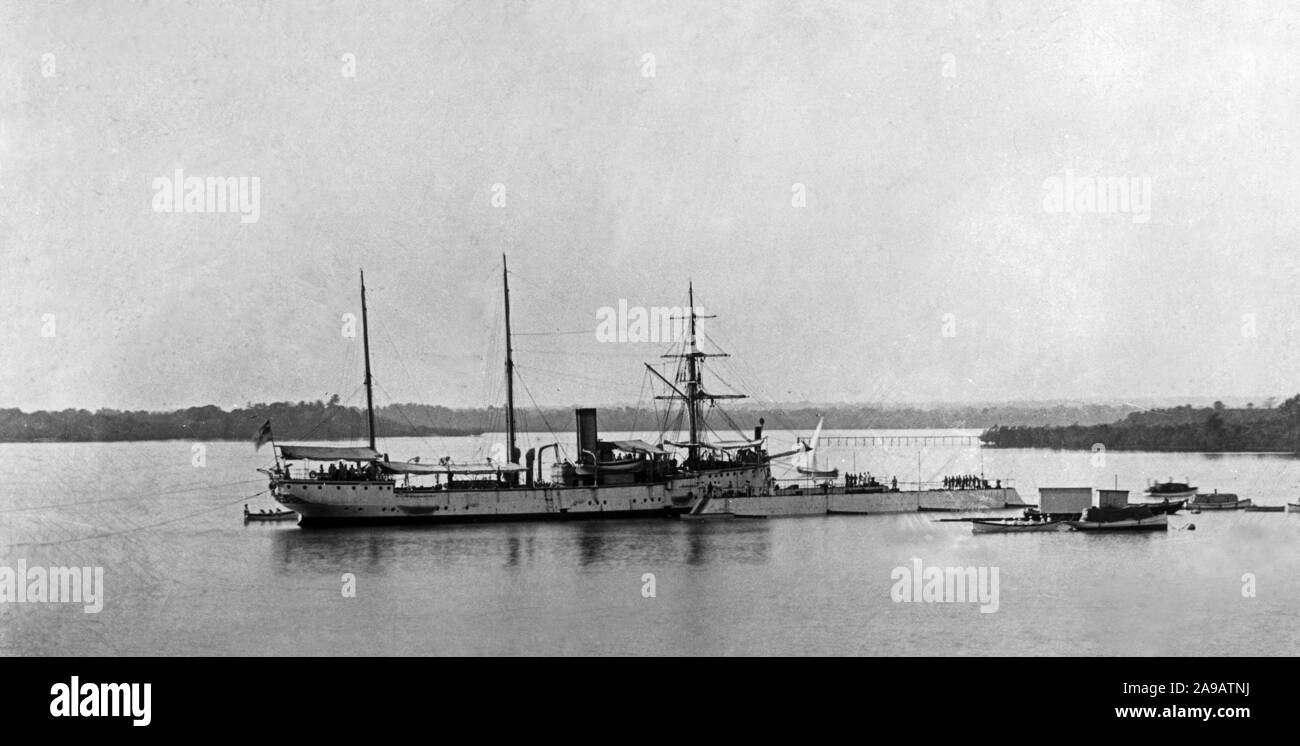 Schiff der Kaiserlichen Marine im Hafen von Dar Es Salam, Deutsch Ostafrika 1900. Stockfoto