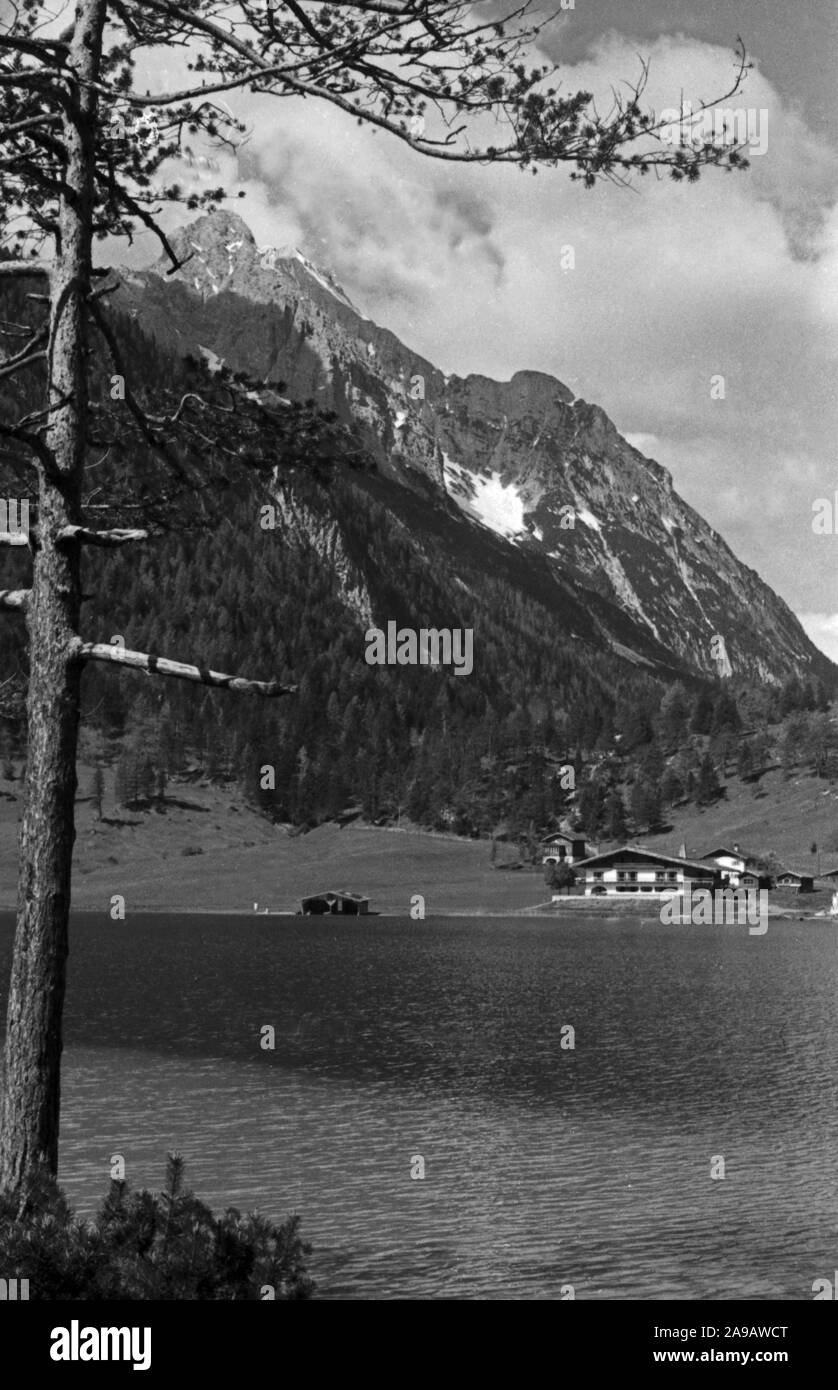 Ein schönes Hotel in der Nähe von See Koenigsses in Bayern, Deutschland, 1940 Stockfoto