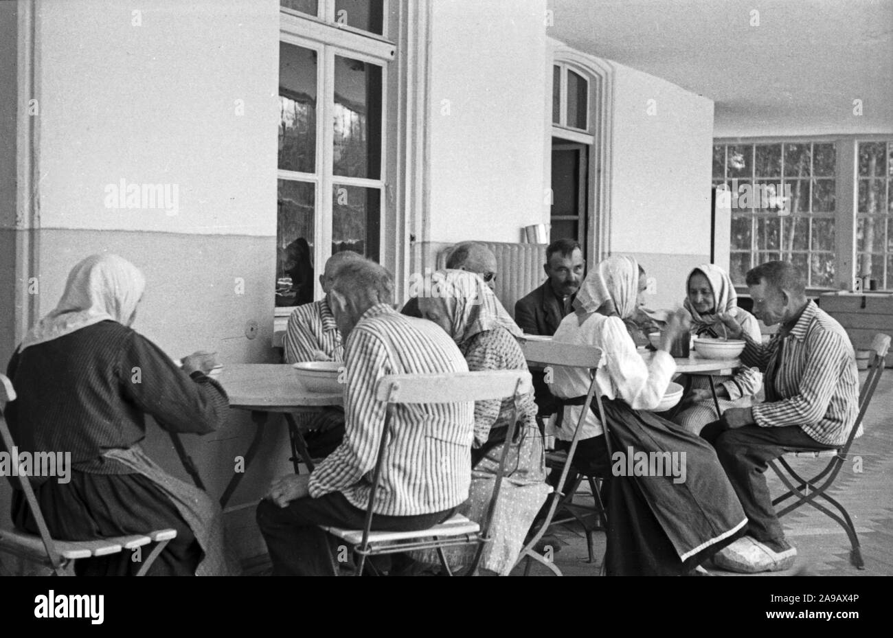 Flüchtlinge aus den ehemaligen deutschen Osten erreichen sicher Bayern, Deutschland 1940 s Stockfoto