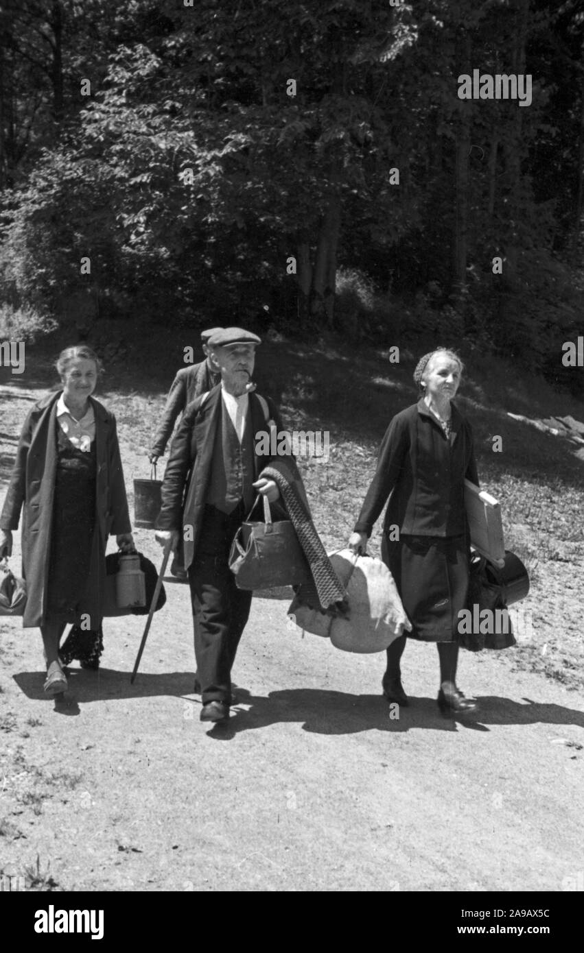 Flüchtlinge aus den ehemaligen deutschen Osten erreichen sicher Bayern, Deutschland 1940 s Stockfoto