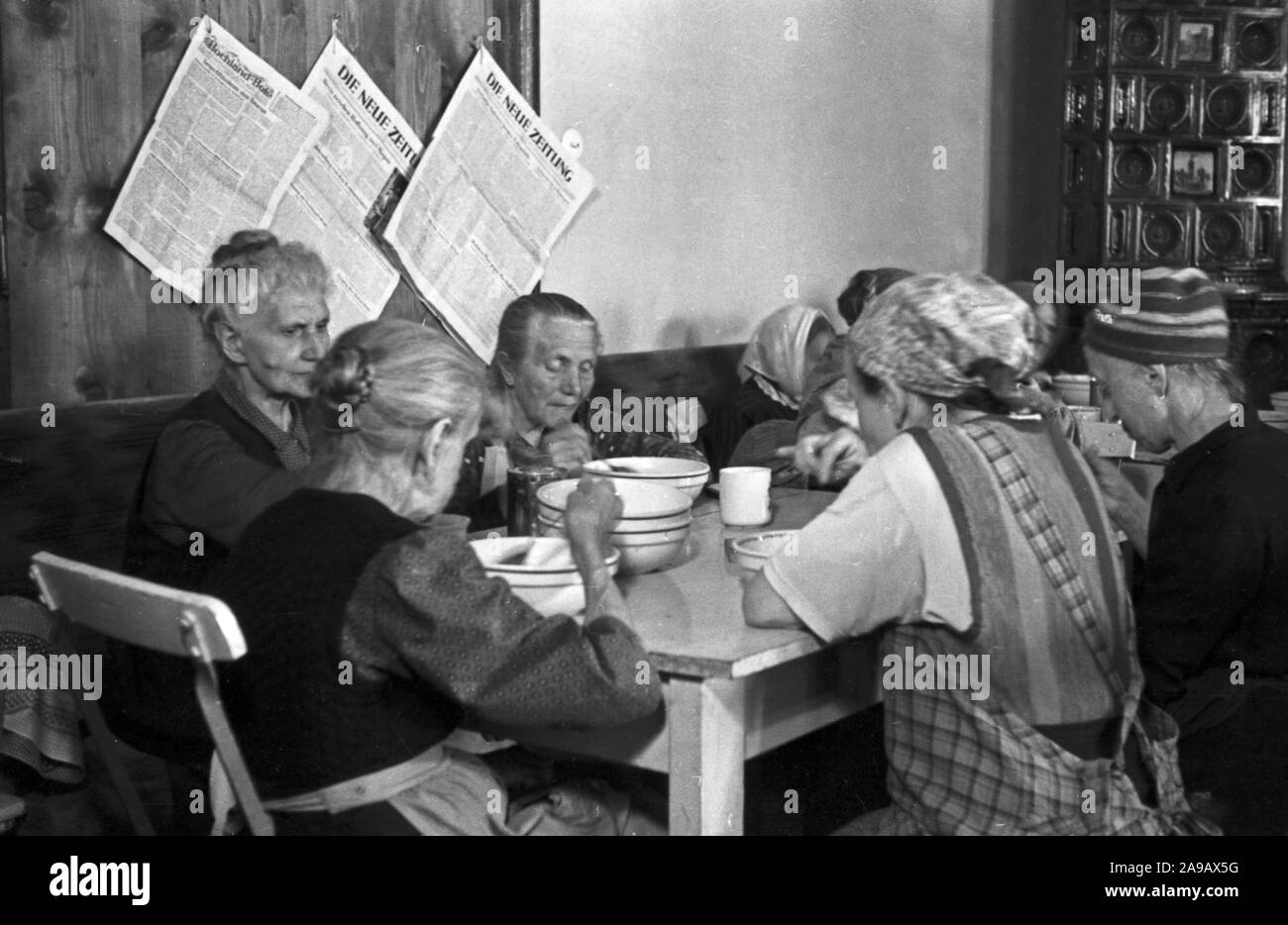 Flüchtlinge aus den ehemaligen deutschen Osten erreichen sicher Bayern, Deutschland 1940 s Stockfoto