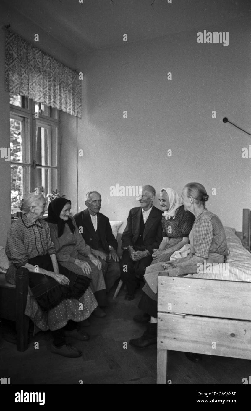 Flüchtlinge aus den ehemaligen deutschen Osten erreichen sicher Bayern, Deutschland 1940 s Stockfoto