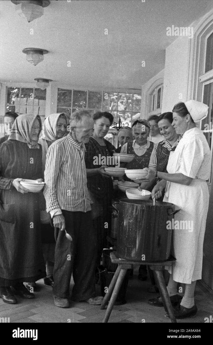 Flüchtlinge aus den ehemaligen deutschen Osten erreichen sicher Bayern, Deutschland 1940 s Stockfoto