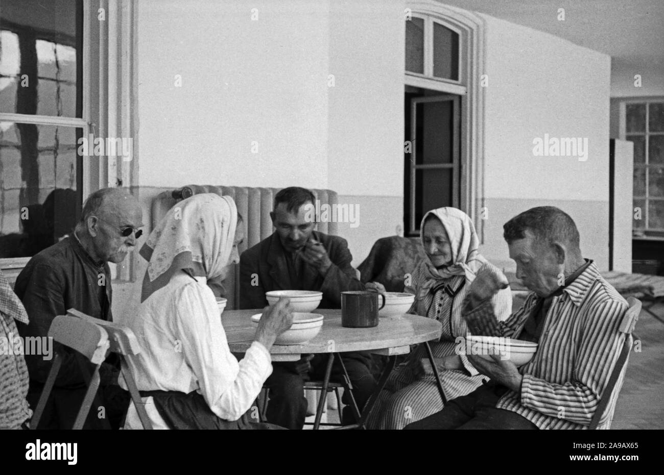 Flüchtlinge aus den ehemaligen deutschen Osten erreichen sicher Bayern, Deutschland 1940 s Stockfoto
