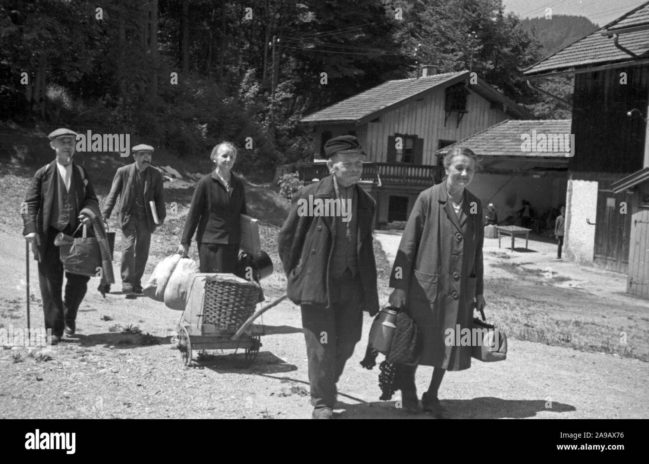 Flüchtlinge aus den ehemaligen deutschen Osten erreichen sicher Bayern, Deutschland 1940 s Stockfoto