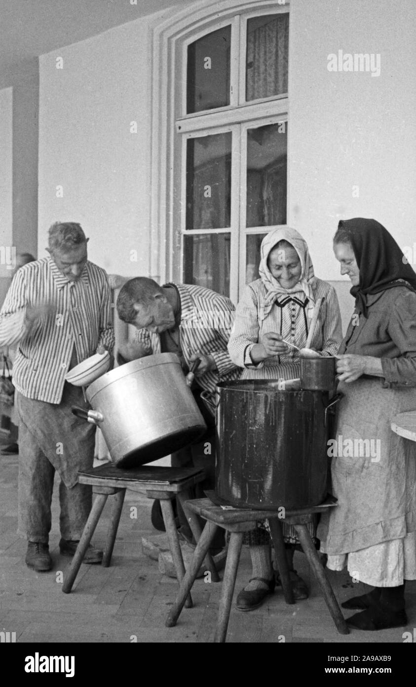 Flüchtlinge aus den ehemaligen deutschen Osten erreichen sicher Bayern, Deutschland 1940 s Stockfoto
