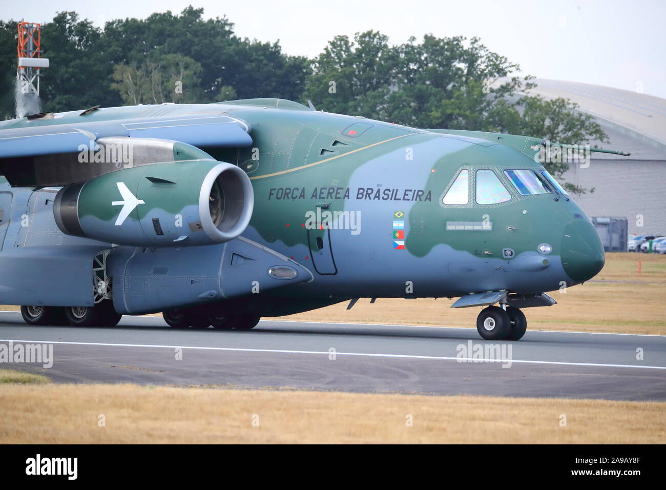 Embrear demonstrierte die Agilität und Handlichkeit der KC-390 Verkehrsmittel Flugzeug auf der Farnborough International Airshow 2018 Stockfoto