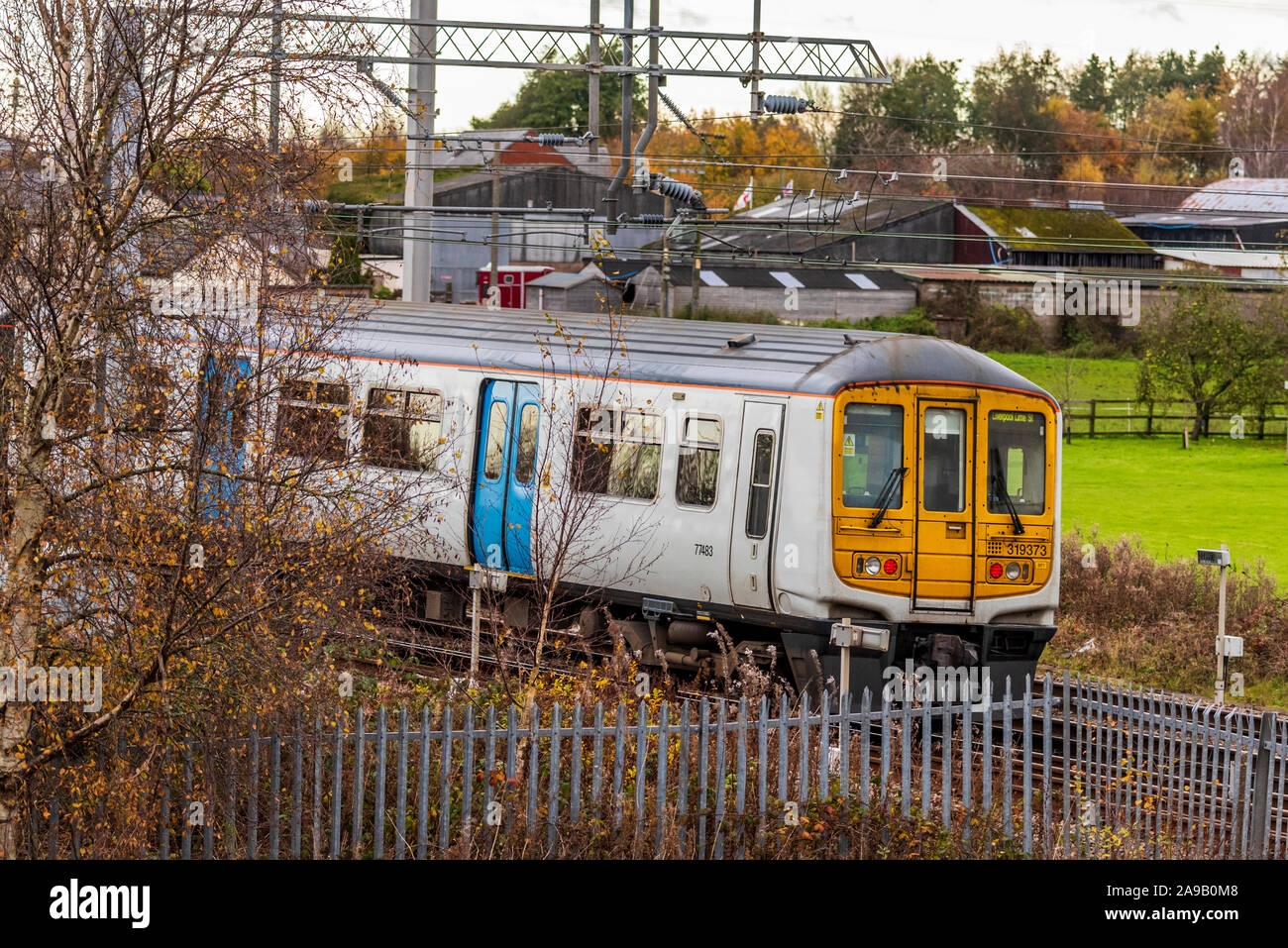 British Rail Class319 ist ein Dual-spannung Elektrischer Triebzug Zug am Winwick Kreuzung. Stockfoto