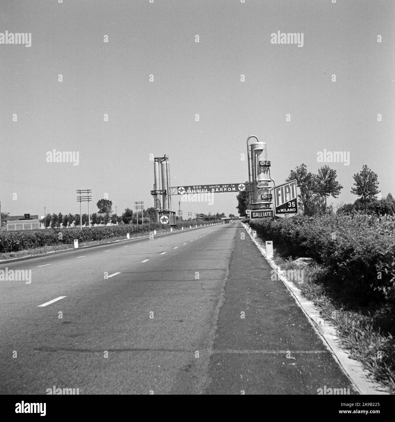 FIAT Werbung Anzeige an der Autobahn zwischen Mailand und Navarra, Italien 1950. Stockfoto