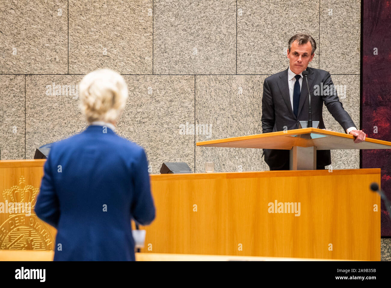 Den Haag, Niederlande. 14 Nov, 2019. DEN HAAG, 14-11-2019, Debatte über stikstofcrisis in den Niederlanden. PVV Mitglied des Parlaments Geert Wilders und VVD Mitglied des Parlaments Mark Harbers. Credit: Pro Schüsse/Alamy leben Nachrichten Stockfoto