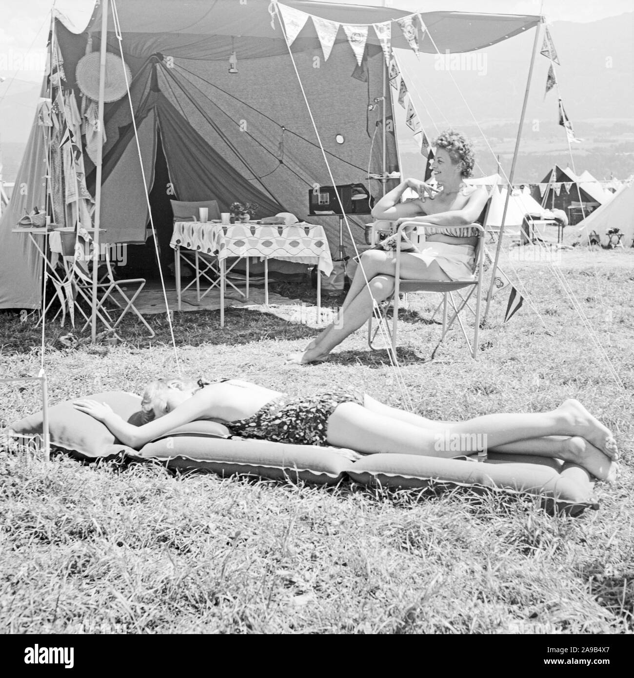 Am Campingplatz, Deutschland 1958 Stockfoto