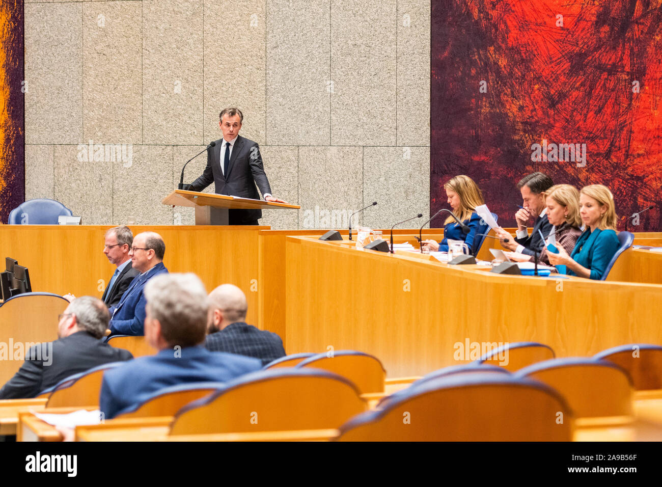 Den Haag, Niederlande. 14 Nov, 2019. DEN HAAG, 14-11-2019, Debatte über stikstofcrisis in den Niederlanden. Die VVD als Mitglied des Parlaments Mark Harbers. Credit: Pro Schüsse/Alamy leben Nachrichten Stockfoto