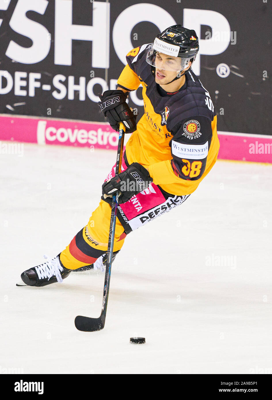 Eishockey Deutschland Cup, Germany-Russia, Krefeld, Nov 9, 2019 Fabio WAGNER, DEB 38 Deutschland - Russland 4-3 DEB EISHOCKEY DEUTSCHLAND CUP in Krefeld, Deutschland, November 07, 2019, Saison 2019/2020, © Peter Schatz/Alamy leben Nachrichten Stockfoto