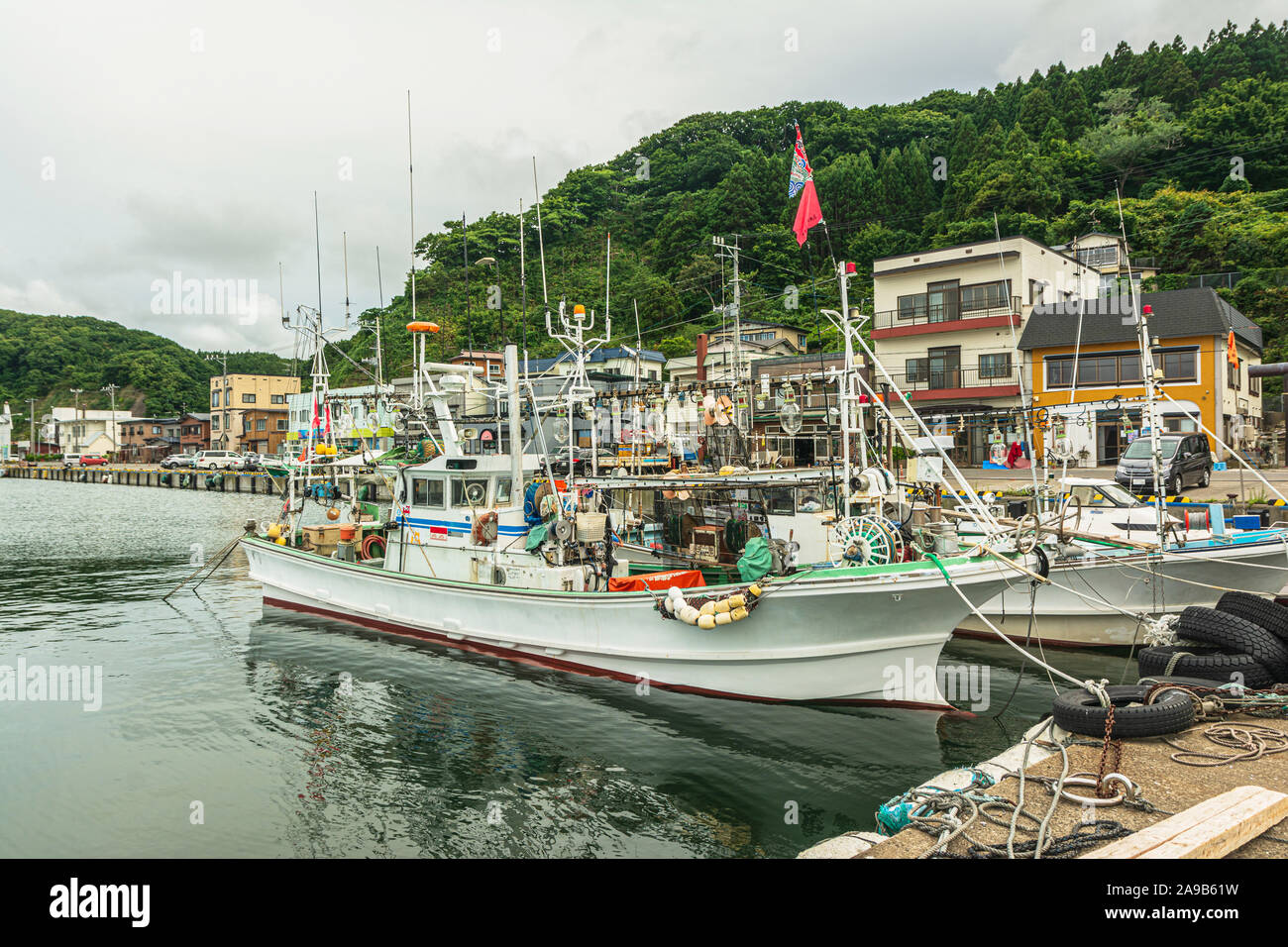 Blick auf die Fischerboote im Hafen von Kodomari in der Präfektur Aomori, Honshu, Japan Stockfoto