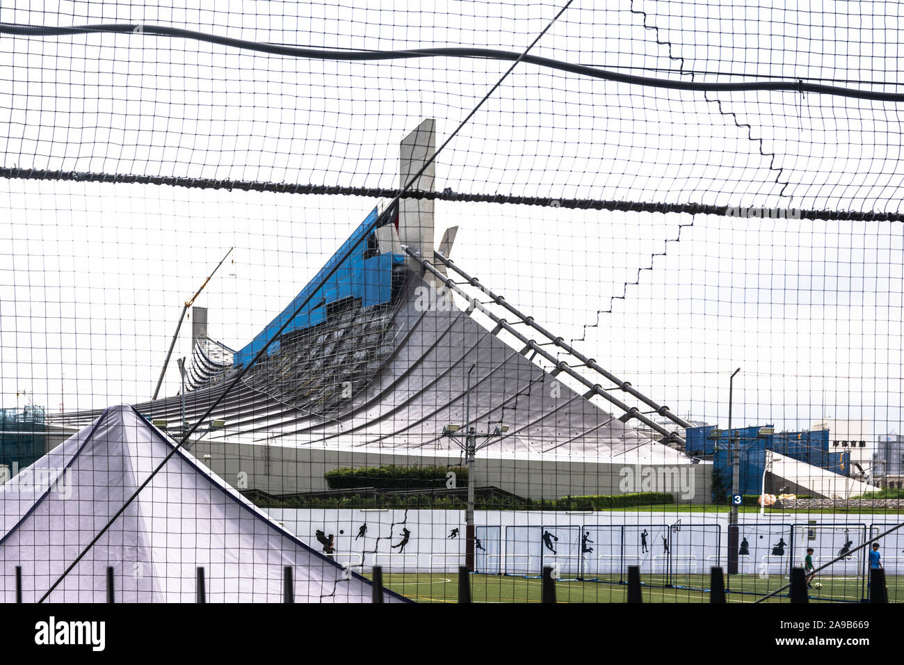 Tokio, Japan, Asien - 25. August 2019: Yoyogi National Stadium, in Arbeit Stockfoto