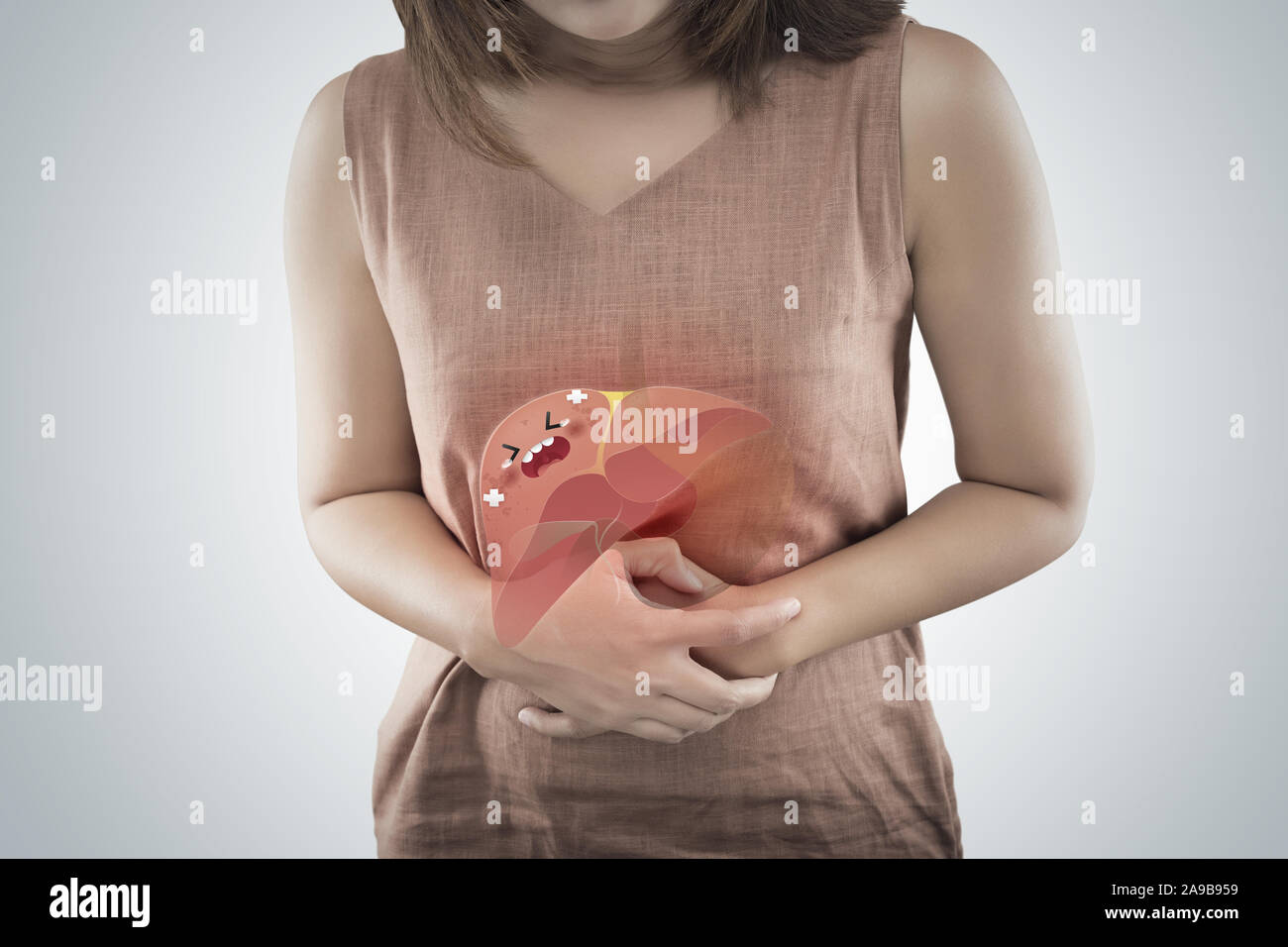 Die Karikatur von Leber ist auf der Frau Körper gegen einen grauen Hintergrund, Lebererkrankung oder Hepatitis, Konzept mit body problem und die weibliche Anatomie Stockfoto