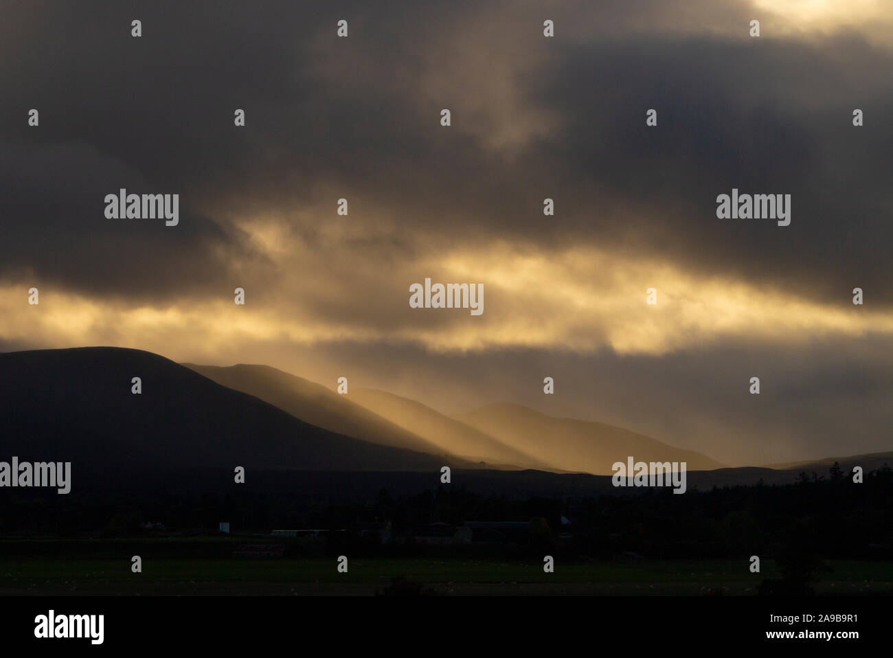 Berge im Abendlicht Sutherland Schottland Großbritannien Stockfoto