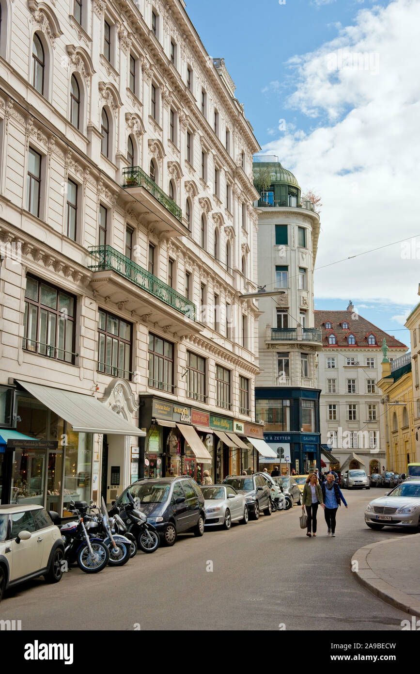 Straße der Stallburggasse mit seinen Geschäften, Restaurants und Coffee Shops. Zentrale Wien, Österreich Stockfoto