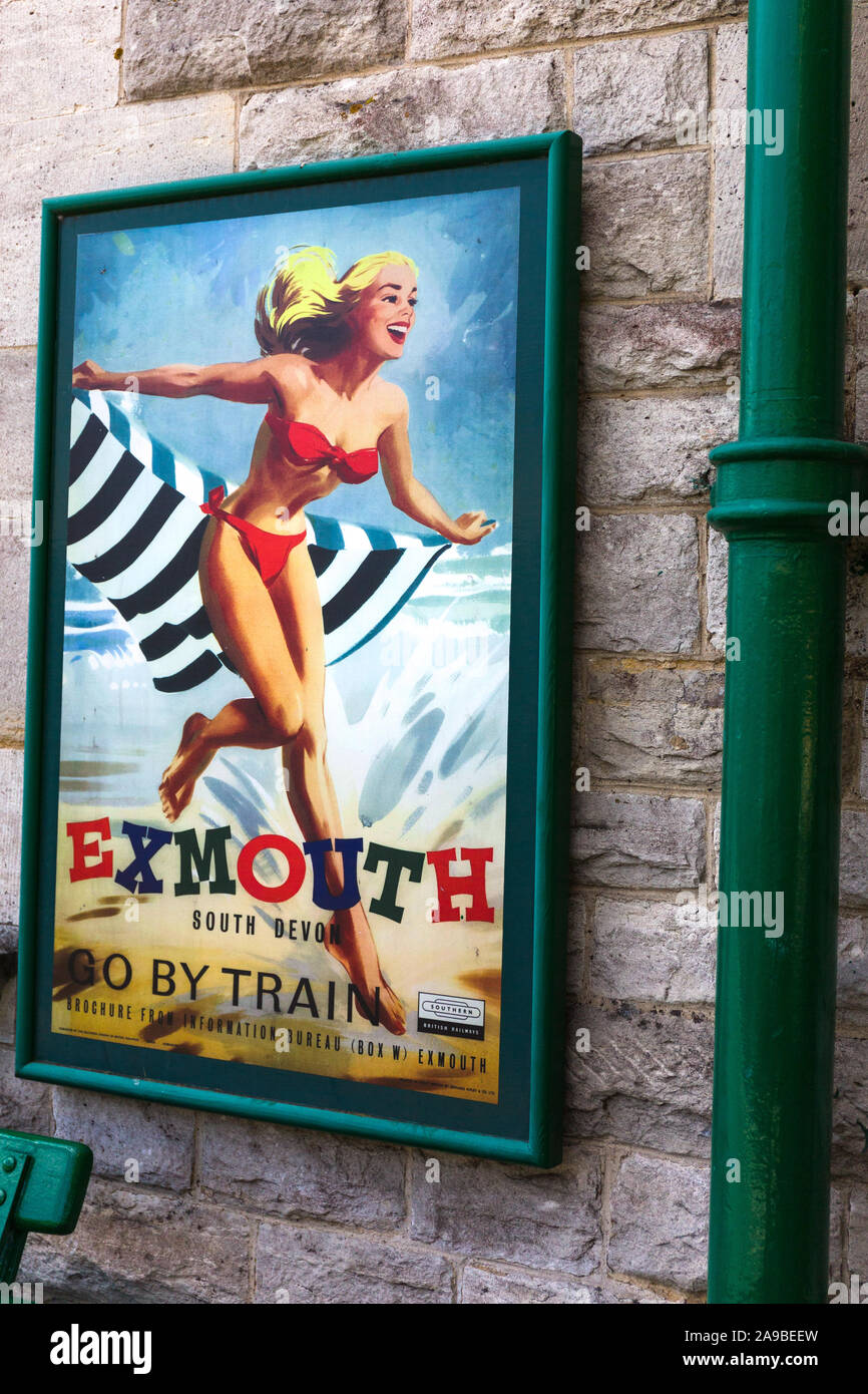 Werbung für Reisen mit der Bahn. 1950er Jahre 1960er Jahre Corfe Castle Bahnhof Dorset England UK Stockfoto