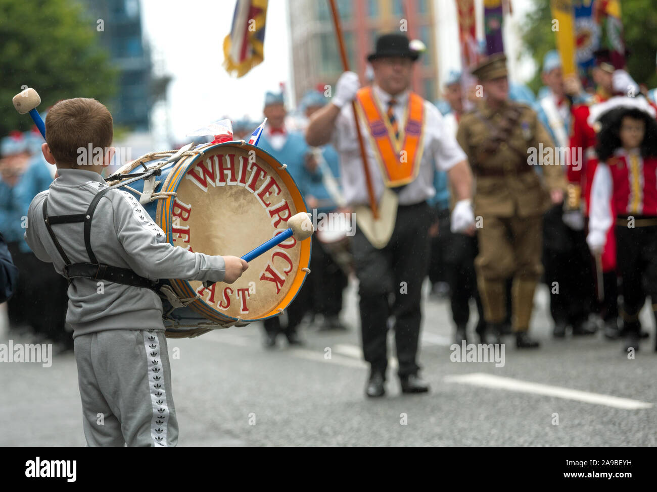 12.07.2019, Belfast, Nordirland, Vereinigtes Königreich - Orangemens Day Parade, evangelischen, politisch aufgeladen und jährlichen Feiertag zum Gedenken an die Ba Stockfoto