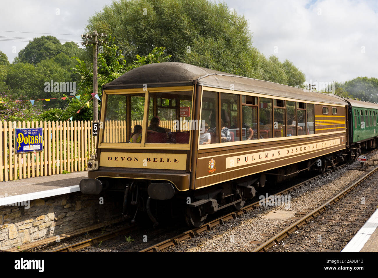 Eine seltene Devon Belle Pullman Beobachtung Auto. Corfe Bahnhof Dorset. Stockfoto Eine seltene Devon Belle Pullman Beobachtung Auto. Corfe Bahnhof Dorset. Stockfoto