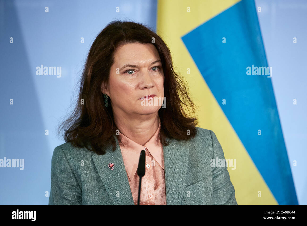 Ann Linde Ung - Zeitschrift F R B 1afherfkl Ii Und Phpsik Iris _ Jun 11, 2021 · då reagerade både utrikesminister ann linde och inrikesminister mikael damberg på finlands beslut att hålla gränserna stängda samtidigt som de öppnades till de andra nordiska länderna.