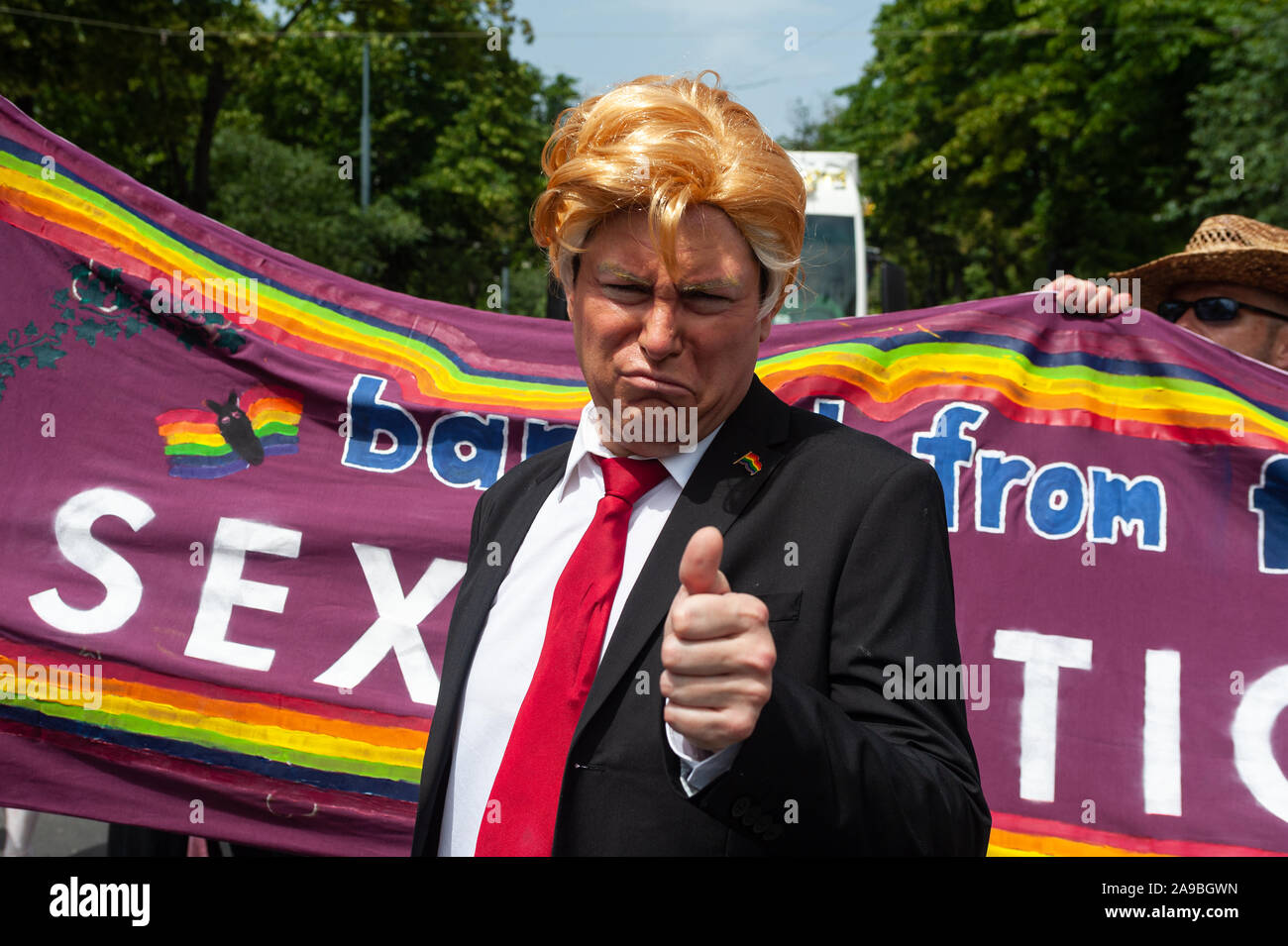 15.06.2019, Wien, Österreich - Trumpf Doppelgaenger auf die Euro Pride Parade entlang der Ringstraße im Zentrum von Wien. 0 SL 190615 D 047 CAROEX.JPG [M Stockfoto