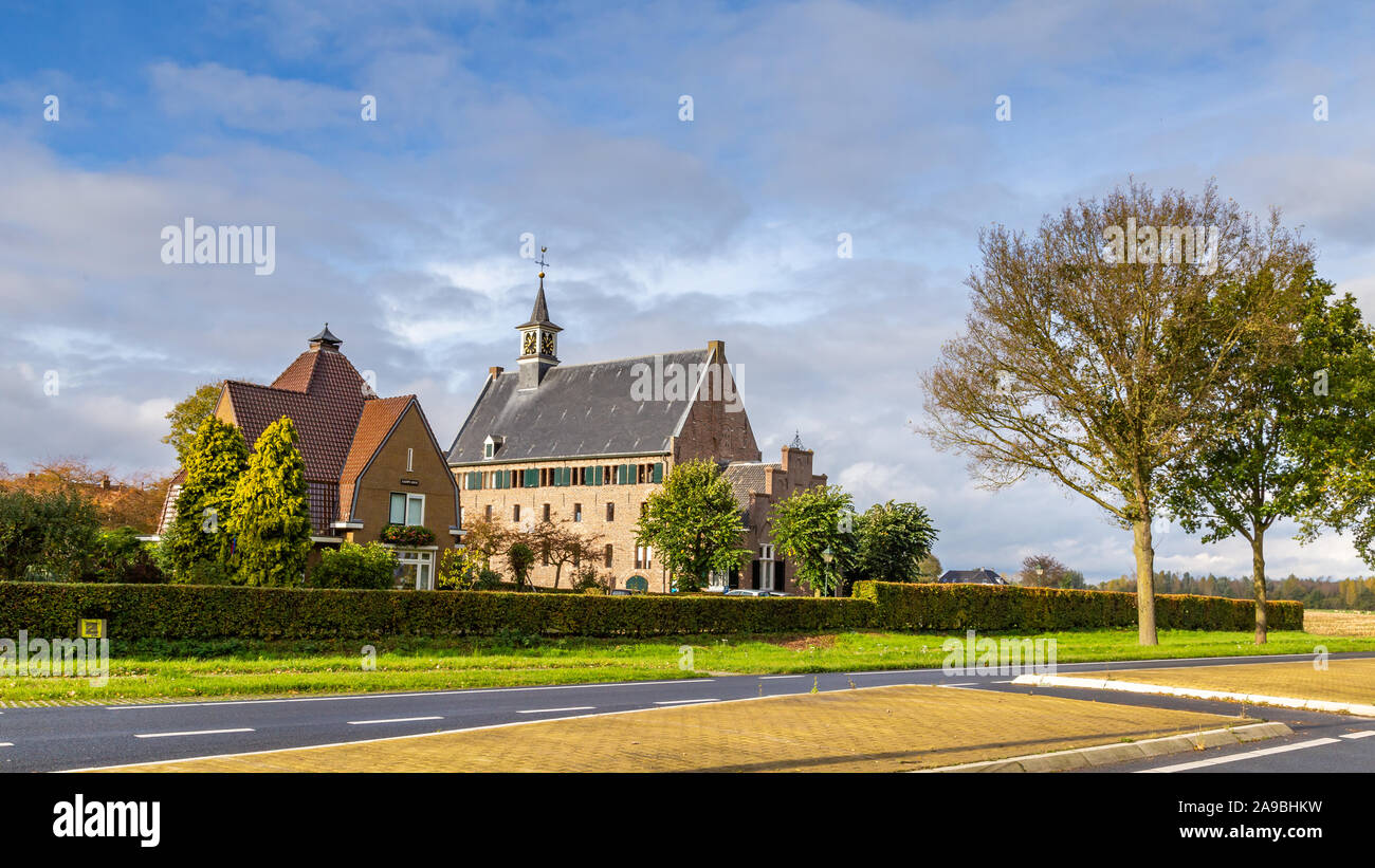 Kirche und ehemaliges Zentrum des modernen Hingabe Bewegung und Klosterbrauerei in Windesheim, OVerijssel in den Niederlanden Stockfoto