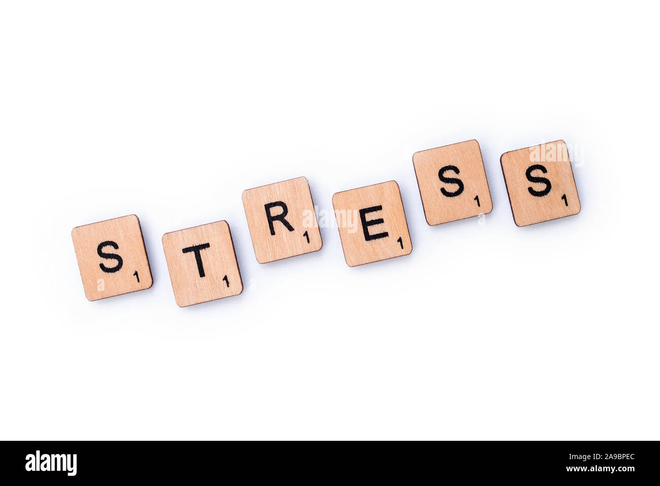 London, UK, 13. Februar 2019: Das Wort STRESS, Dinkel mit hölzernen Buchstabensteine über einem weißen Hintergrund. Stockfoto