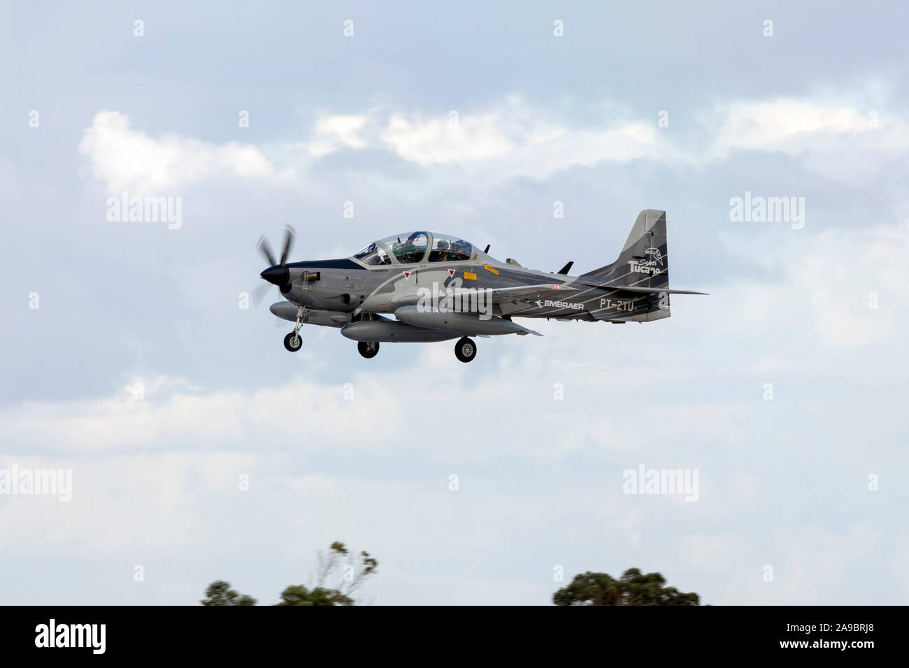 Embraer EMB-314 Super Tucano (REG PT-Ztu), Demonstrator Flugzeuge des Typs Embraer auf einer technischen Stop in Malta. Stockfoto