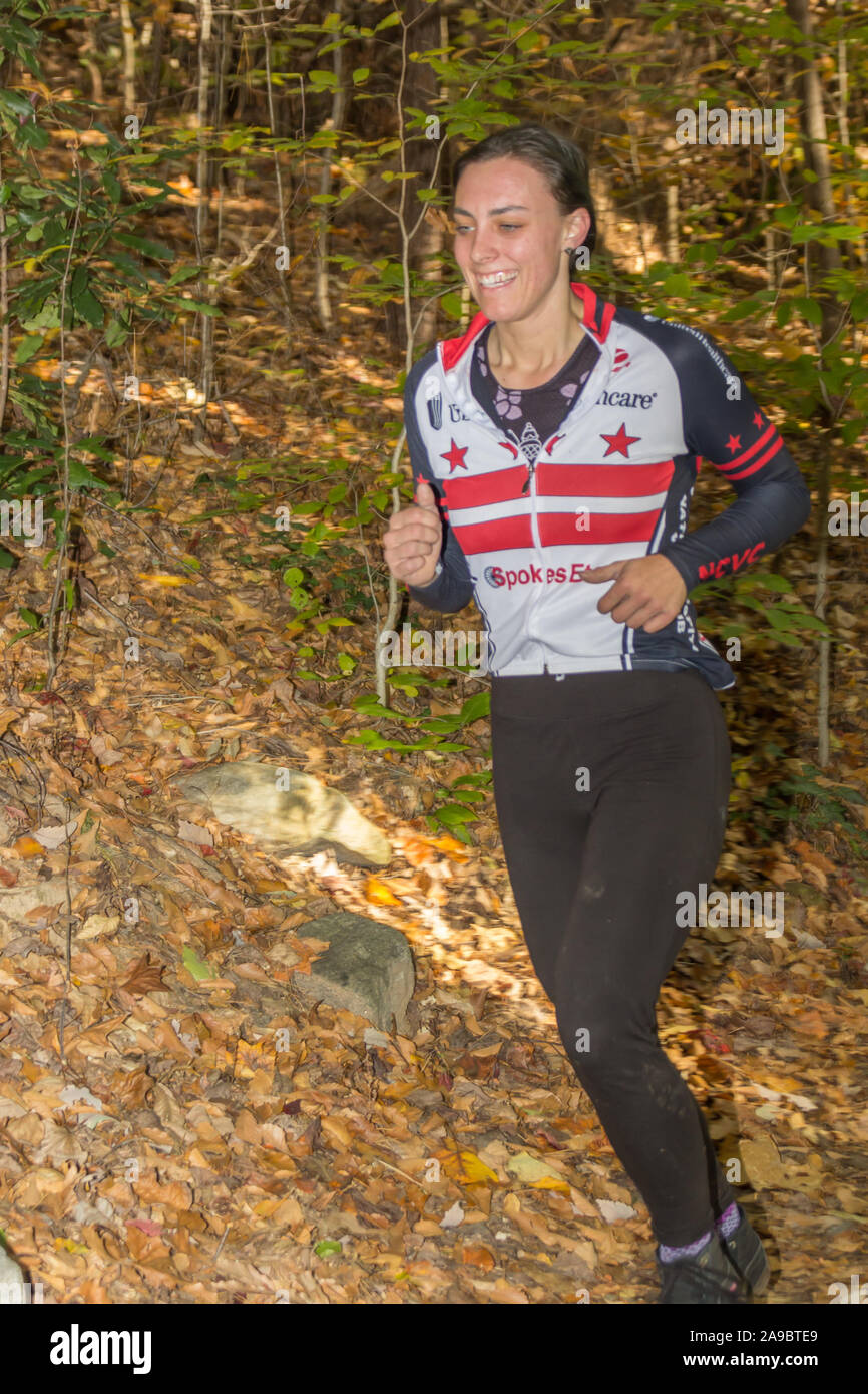 Runner konkurrieren in "König der James' triathlon. Stockfoto